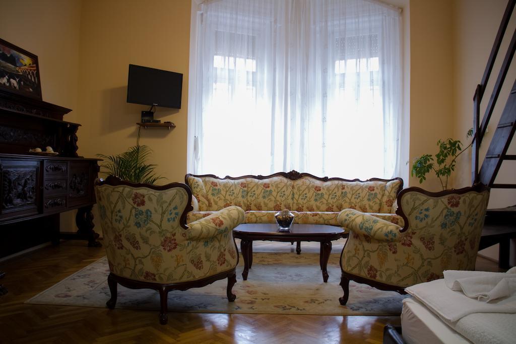 Hotel La Pergola&Prestige Panzió Kaposvár Habitación foto